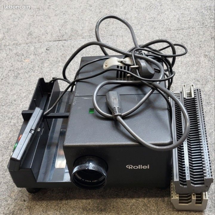 Projecteur Diapositives Rollei P 11 50 A + 4 Boîtes De Rangement – Occasion