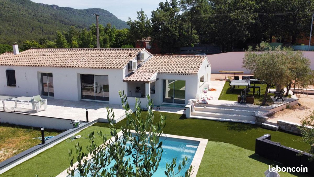 Maison 6 pièces 147 m² · à Sainte-Anastasie-sur-Issole · 147 m² · 680 000 €