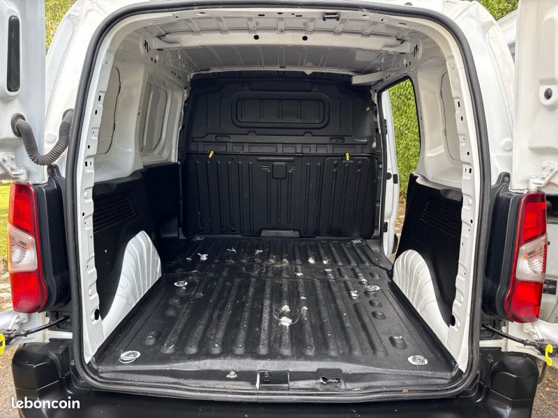 Citroen BERLINGO VAN M 650KG HDI 130CH EAT8 PREMIUM CONNECT * 2023 * 3 PLACES (image 18)