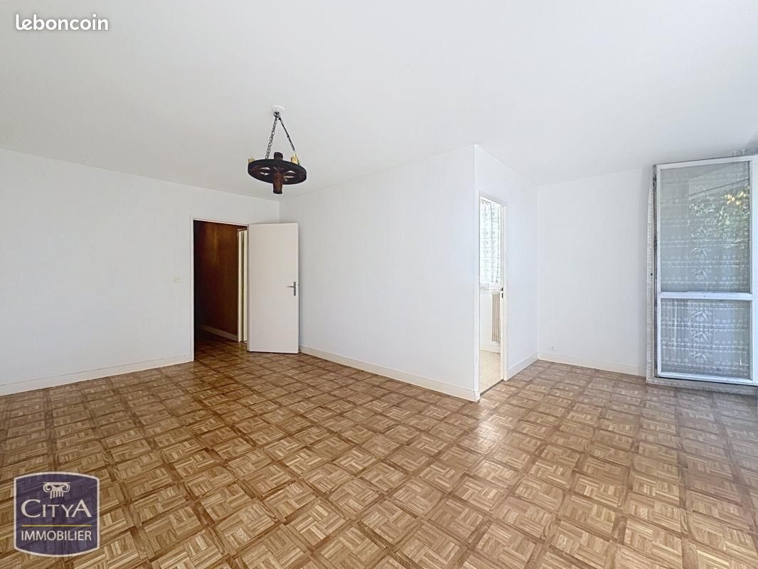 Appartement 3 pièces 68 m² · à Orléans · 68 m² · 77 000 €