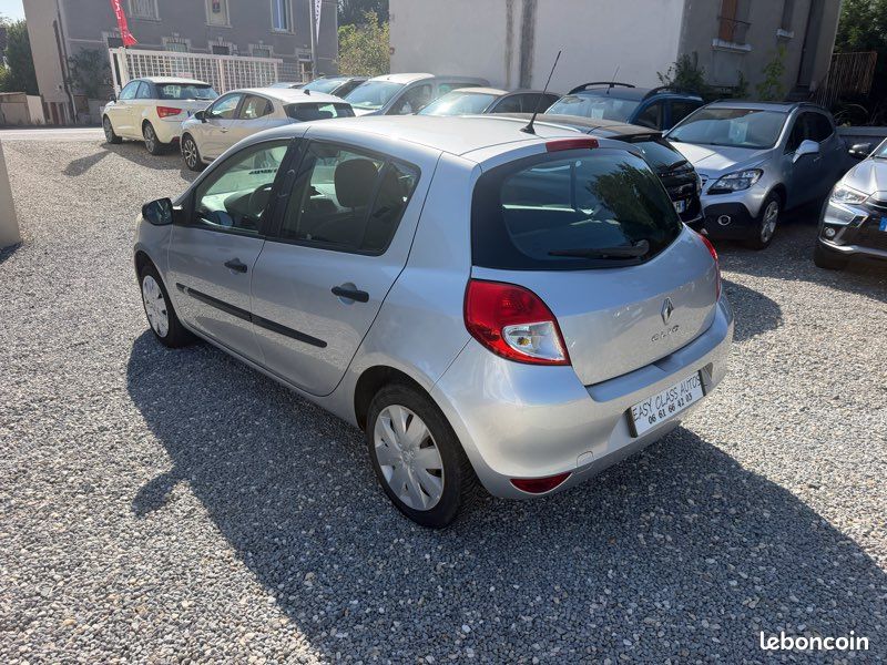 Renault CLIO III 1.2i 75ch FC/VE/RADIO CD (image 4)