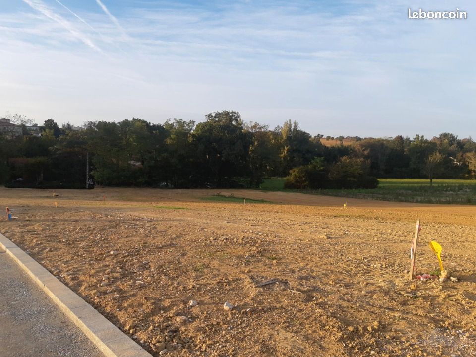 Terrain 1000 m² · à Saint-Jean-Lherm · 119 000 €