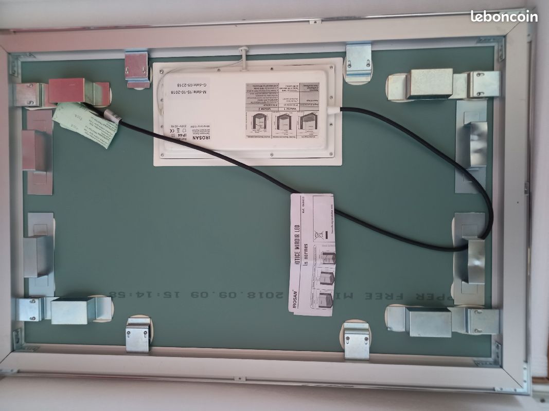 Miroir avec luminaire intégré (image 2)