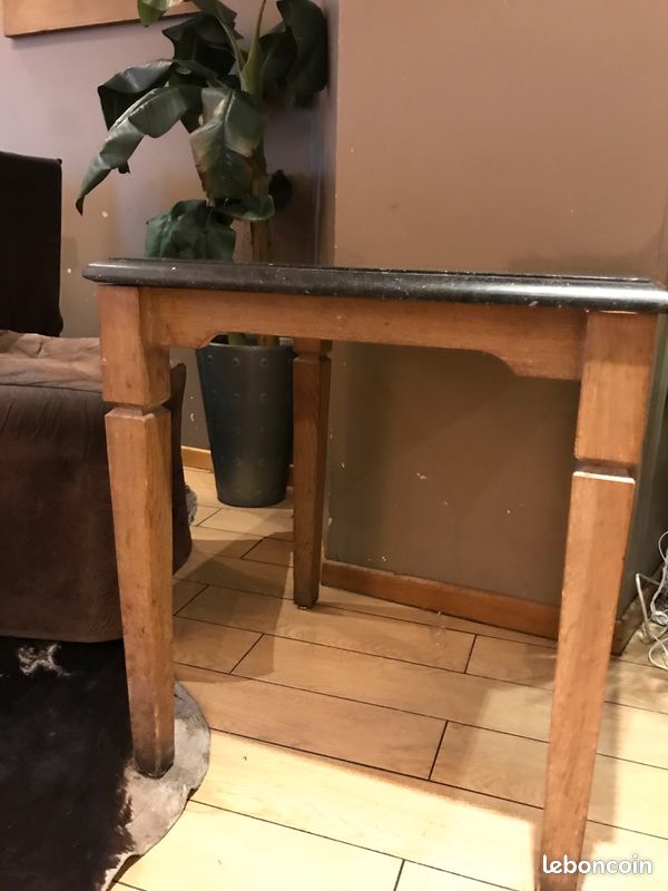 Tables en chêne clair et dessus en marbre (image 2)