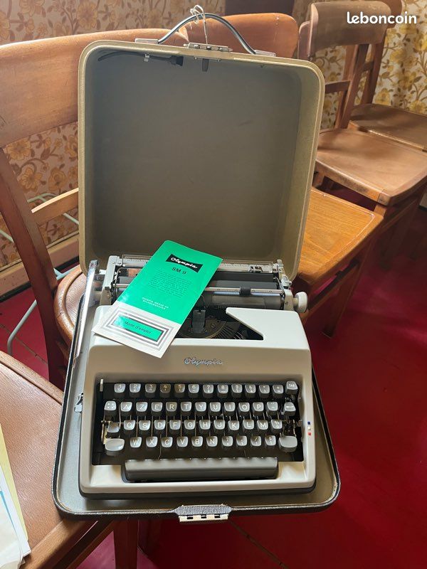 Machine à écrire vintage Olympia (image 1)