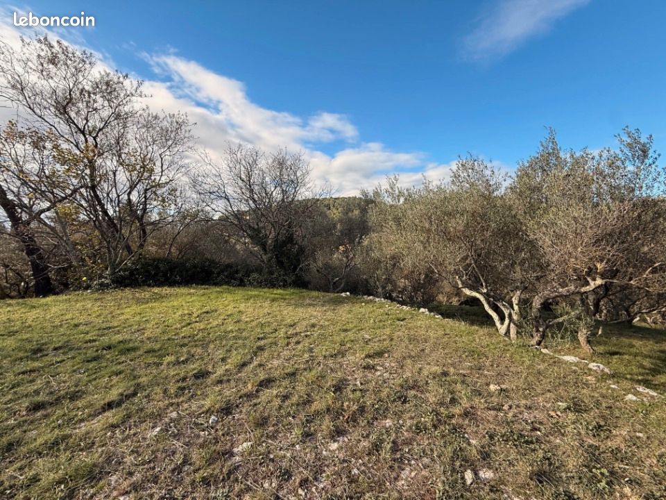 Terrain 1 005 m² Carnoules · 135 000 €
