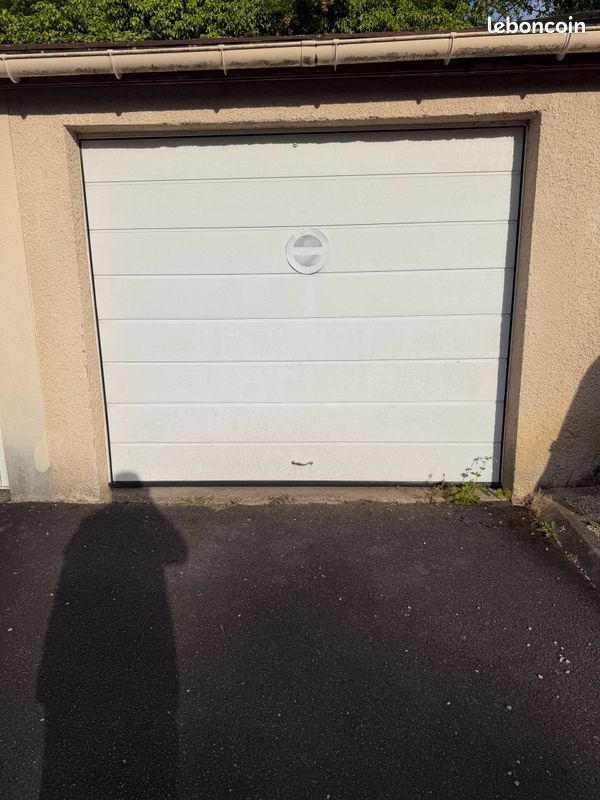 Boxe 22 m2 avec mezzanine de 5 m2 · à Saint-Michel-sur-Orge · 24 900 €