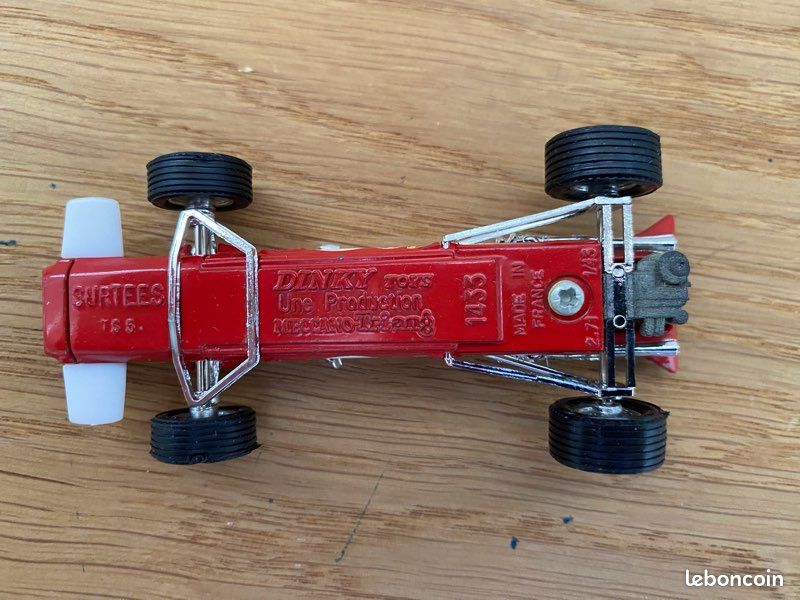 Dinky Toys Surtees TS.5 - Voiture Miniature Métal Rouge, échelle 1:50, Collection