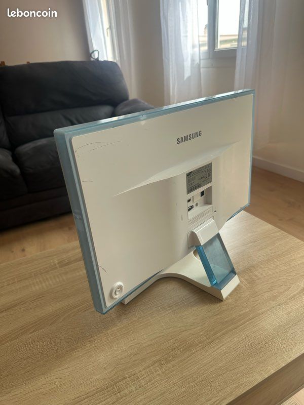 Écran Samsung 63 cm en diagonale (image 3)