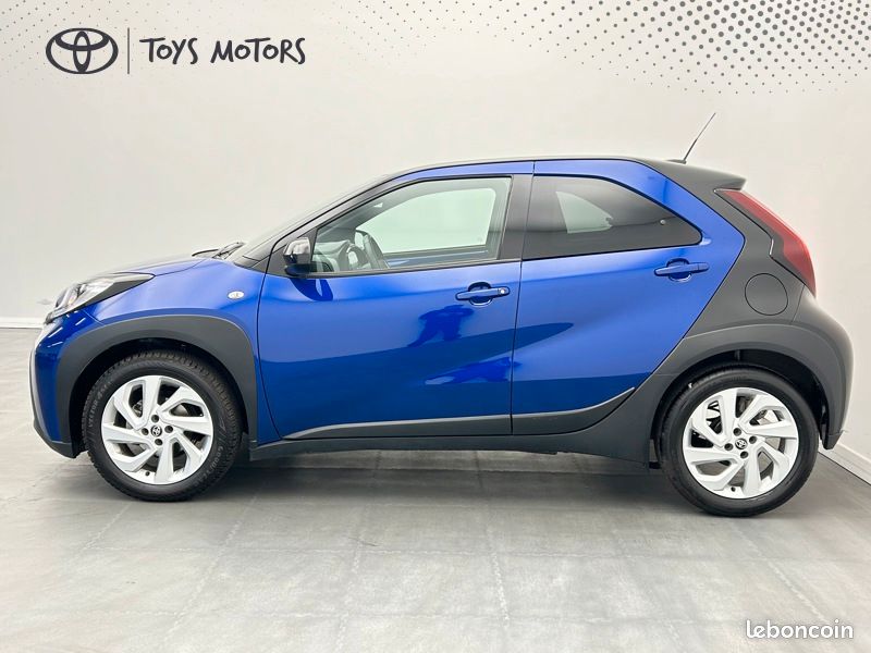 Toyota aygo x 1.0 S-CVT 72 Design (image 2)