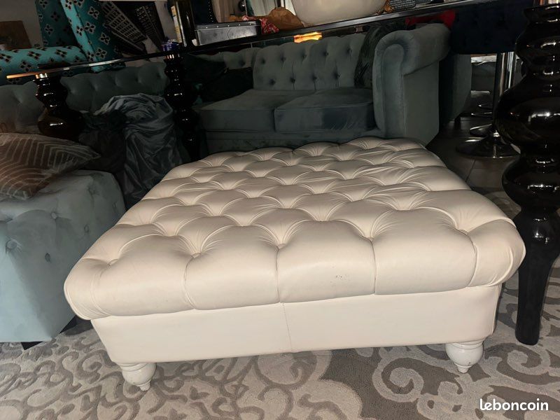 Pouf capitonnée chesterfield (image 1)