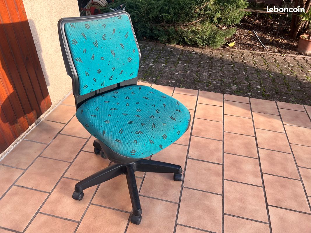 Chaise de bureau à roulettes (image 1)