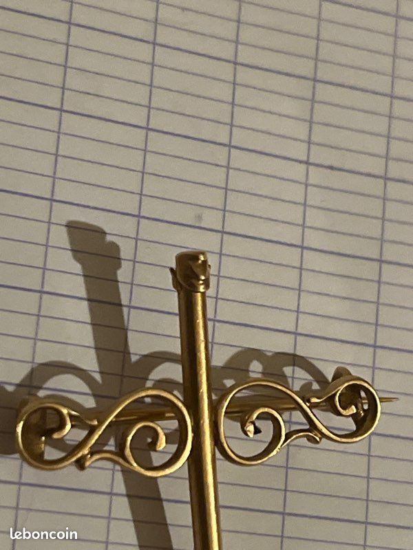 Broche Ancienne Plaquée Or - Modèle 94-39, En Bon état, Bijou Vintage