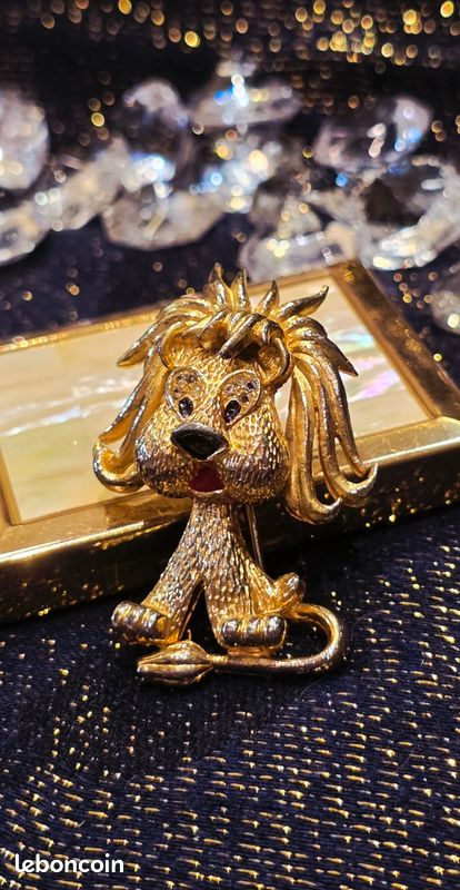 Broche Lion Vintage Dorée Numérotée A1391 – Style Sphinx / Jomaz Années 1980 (image 3)