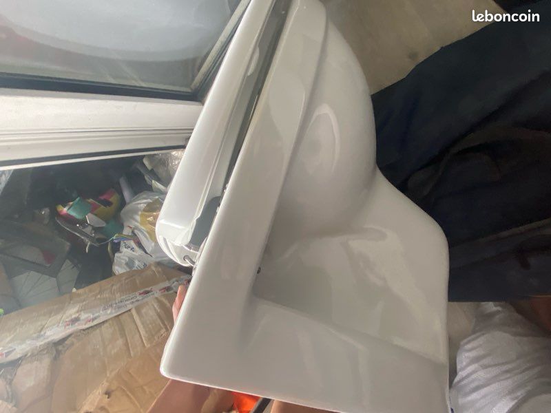 Toilette suspendu (image 1)