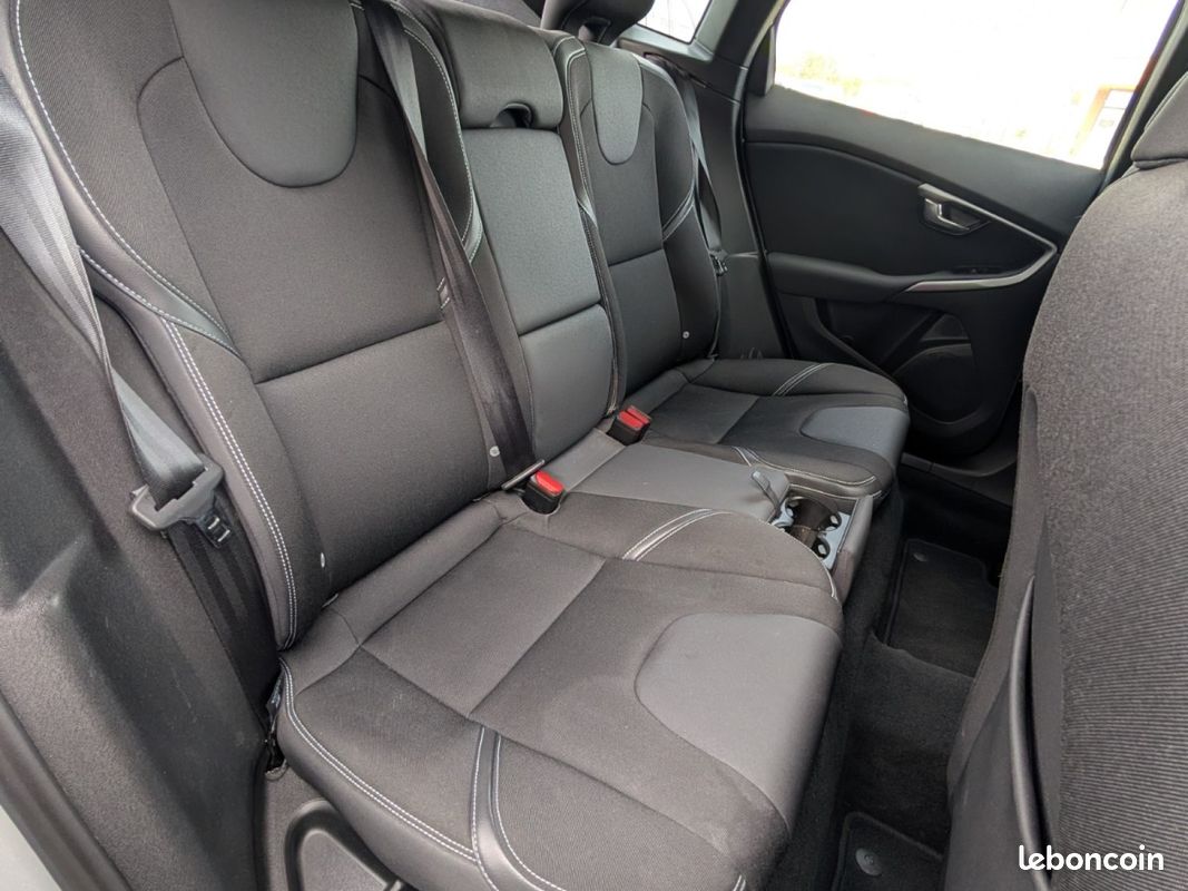 VOLVO V40 D2 115 Momentum (image 11)