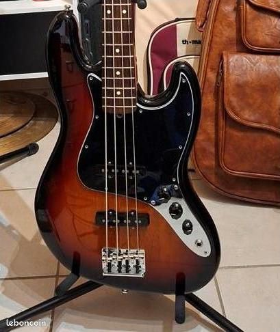 PICKGUARD JAZZ BASS AMERICAN STANDARD BLACK- 3 plis- 10 Trous (image 9)