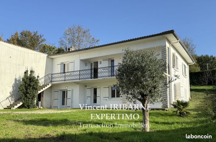 Propriété 8 pièces 202 m²