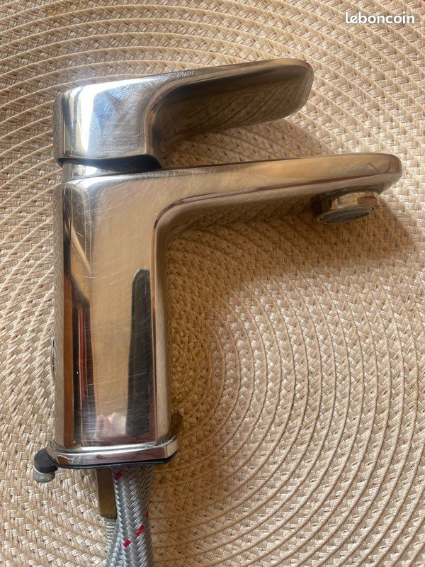 Robinet salle de bain (image 1)