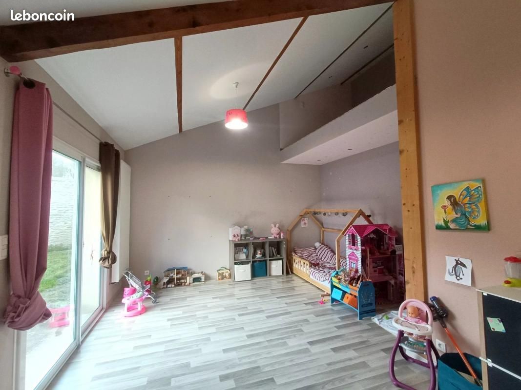 Longère 8 pièces 325 m² - Champigny en Rochereau 86170 (image principale 11)