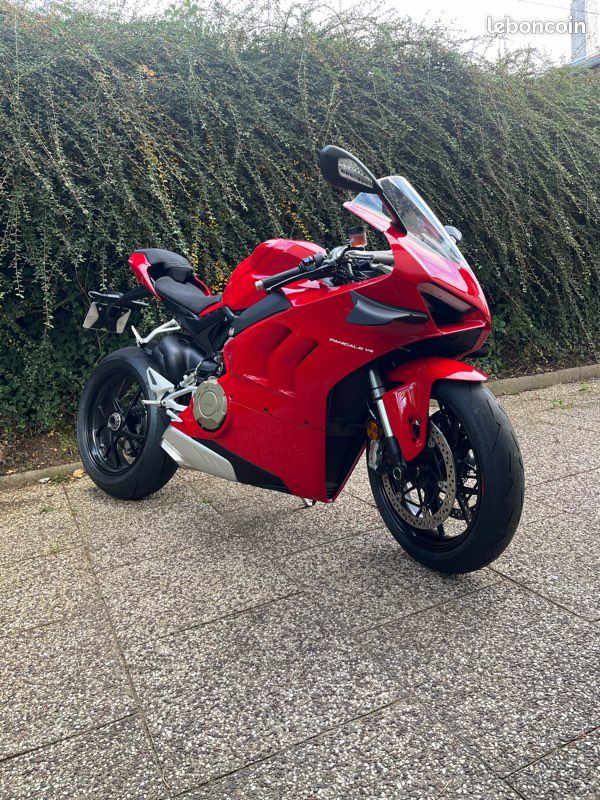 Ducati panigale v4 (image 1)