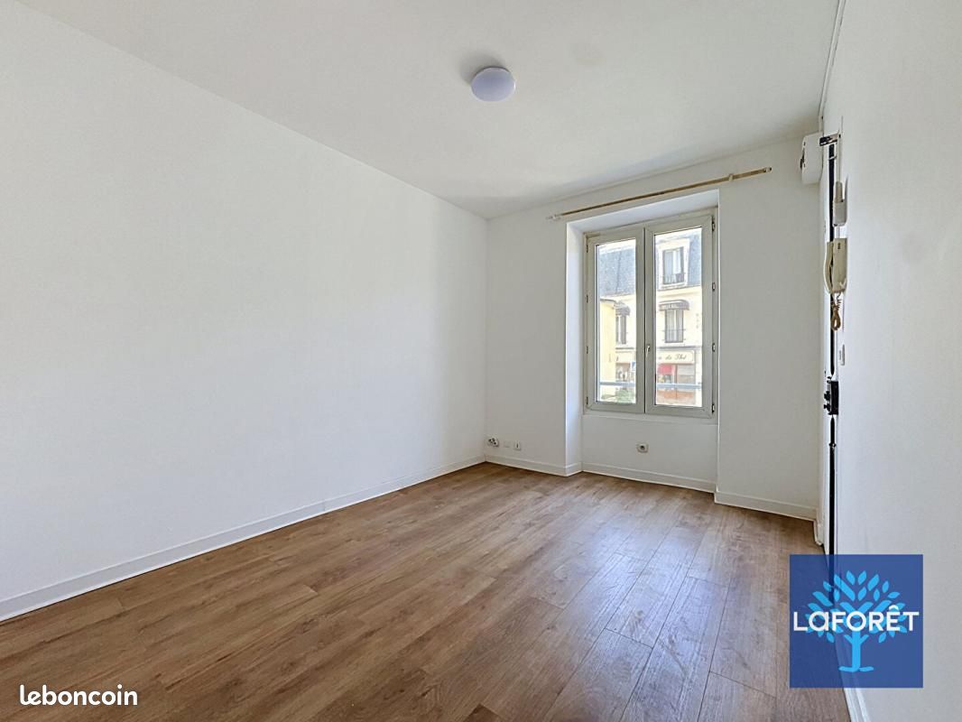 Appartement 1 pièce 16 m² · à Longjumeau · 16 m² · 630 €/mois