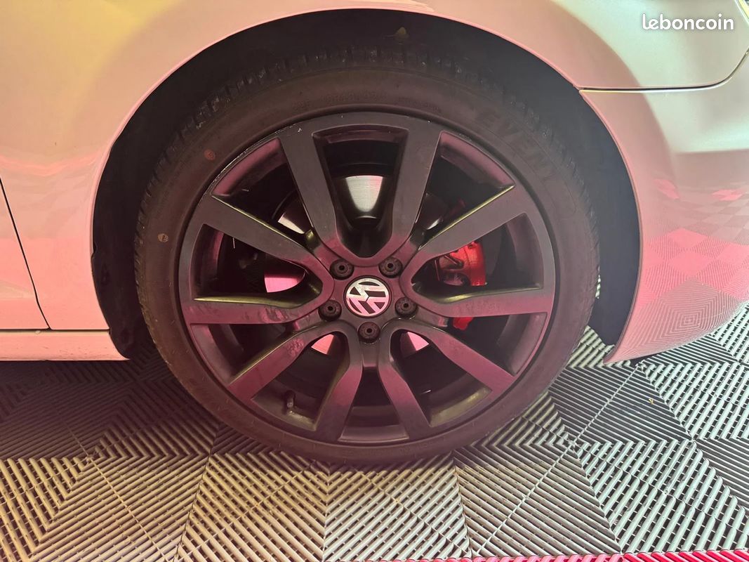 Volkswagen GOLF 6 GTI 2.0 TSI DSG Adidas / Dynaudio / Toit ouvrant panoramique / Sièges Chauffants (image 15)
