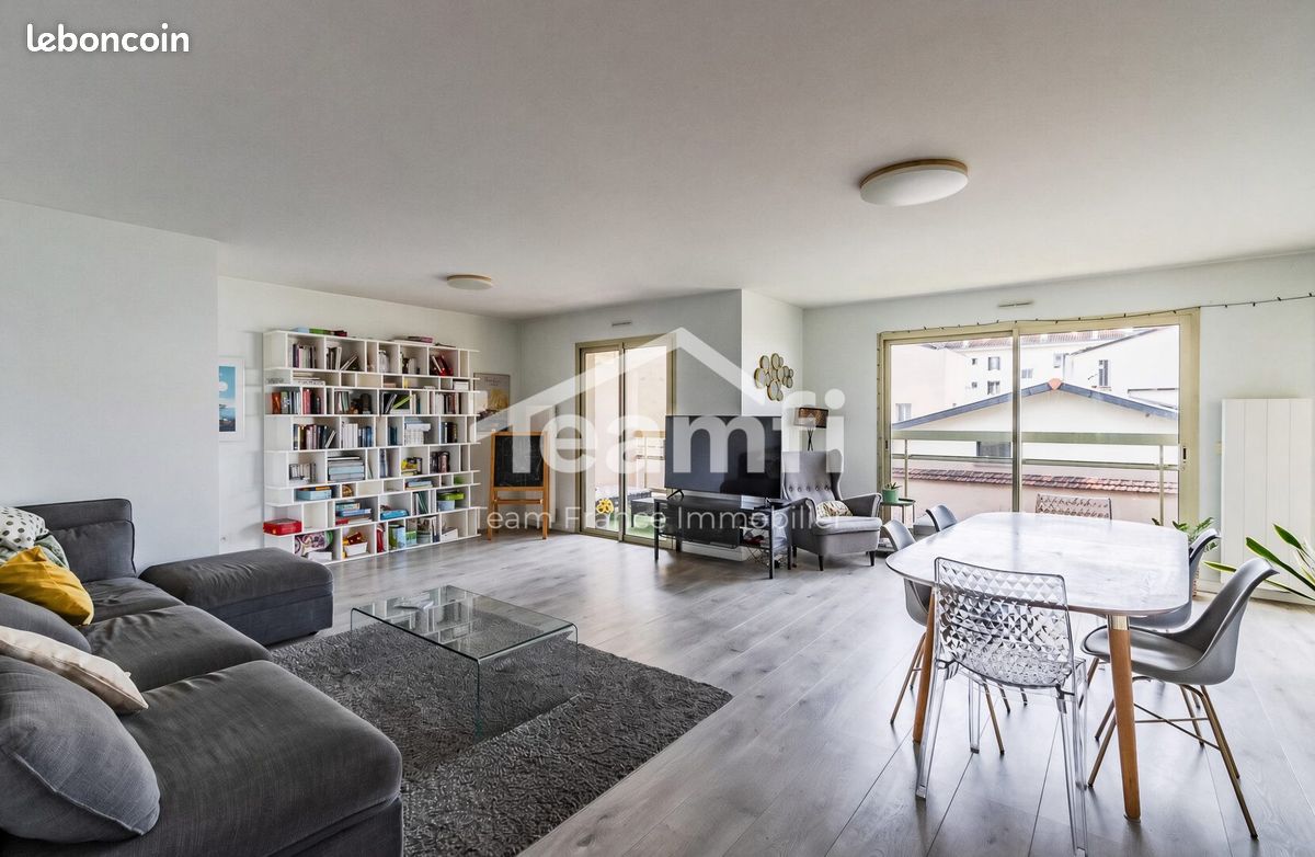 Appartement 6 pièces 137 m² · à Lyon · 137 m² · 2 330 €/mois