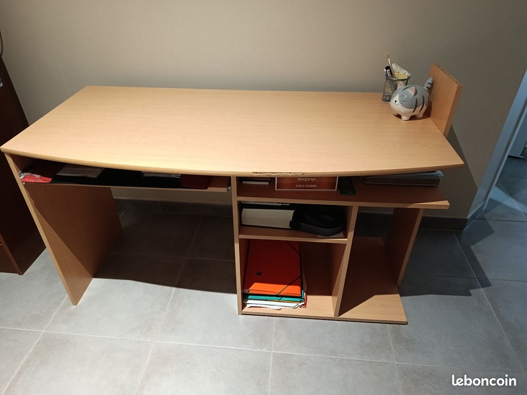 Bureau (image 1)