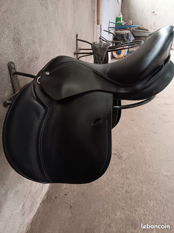 Selle Fouganza Tout Cuir (quasi Neuve) Avec étriers - Très Bonne Qualité