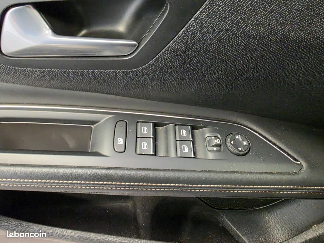 PEUGEOT 5008 PureTech 130ch S&S EAT8 GT (image 15)