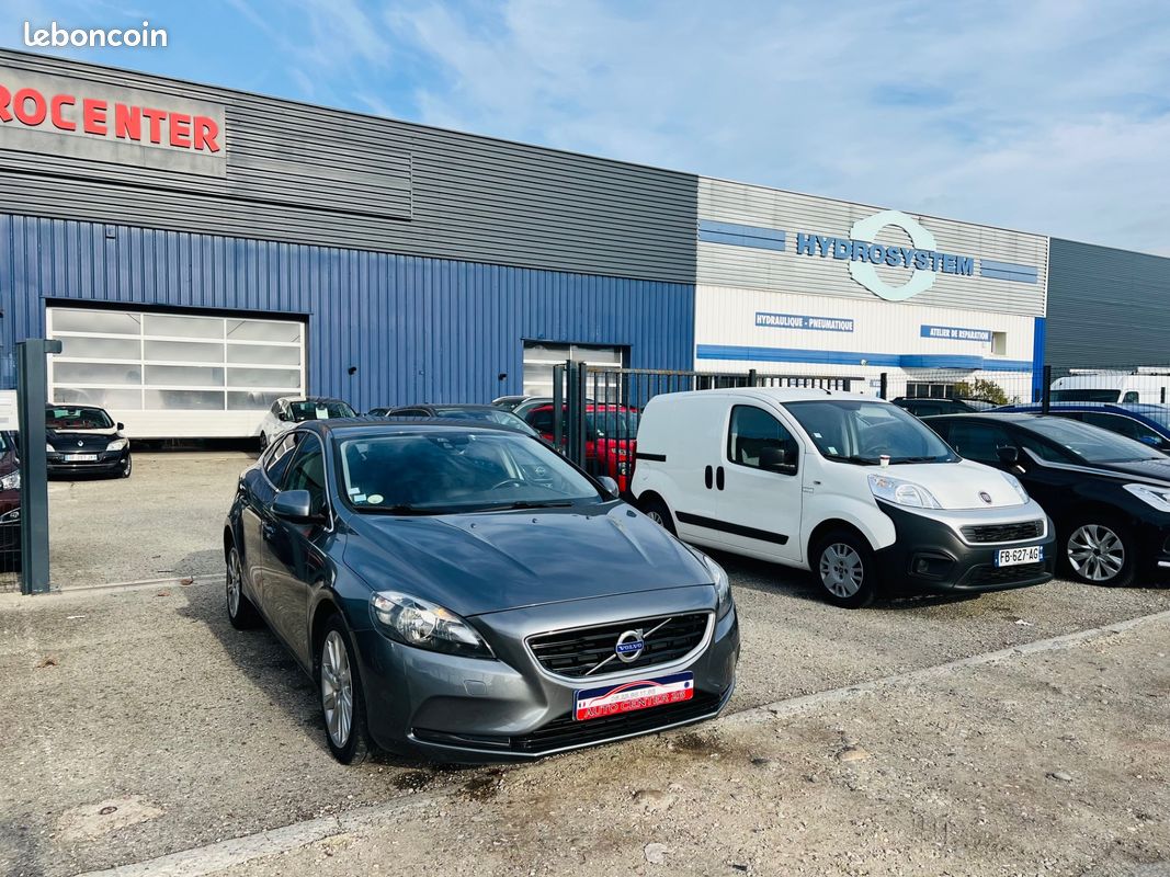 Volvo V40 Summum 190 cv bva Cuir Camera Distribution Neuve Garantie (image 5)