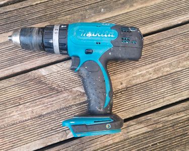 MAKITA Coffret Perceuse visseuse à percussion 18 V Li-Ion 1,5 Ah 13