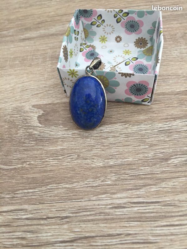 Pendentif bleu en azurite (image 1)