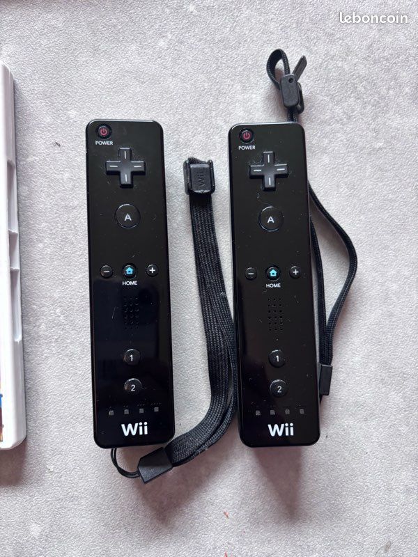 Nintendo Wii + 2 Jeux + 2 manettes (image 2)