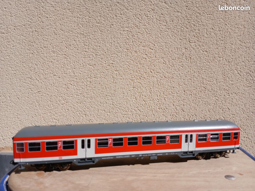 ROCO voiture voyageurs 2ème classe REGIO DB réf: 44940 Aménagement intérieur - Collection
