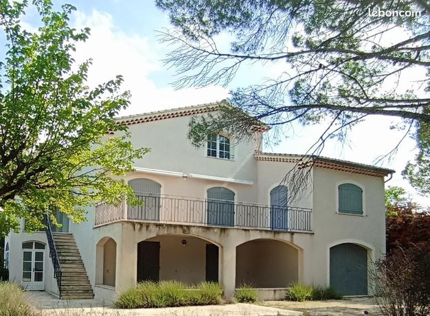 Villa 15 pièces 304 m²