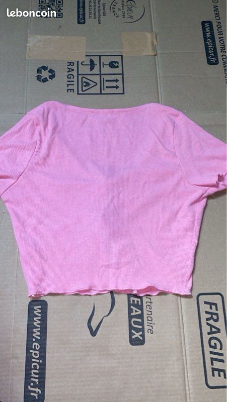 Teeshirt , Crop top (image 2)