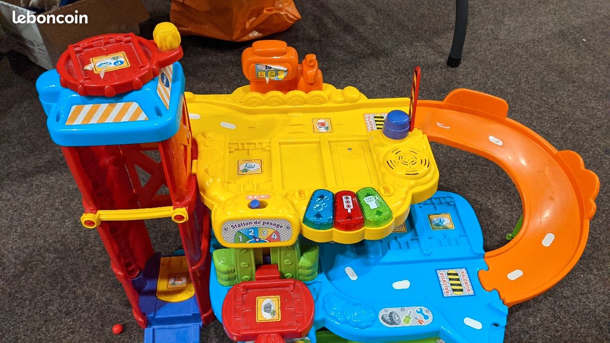 Maxi garage tout tut bolide (image 1)