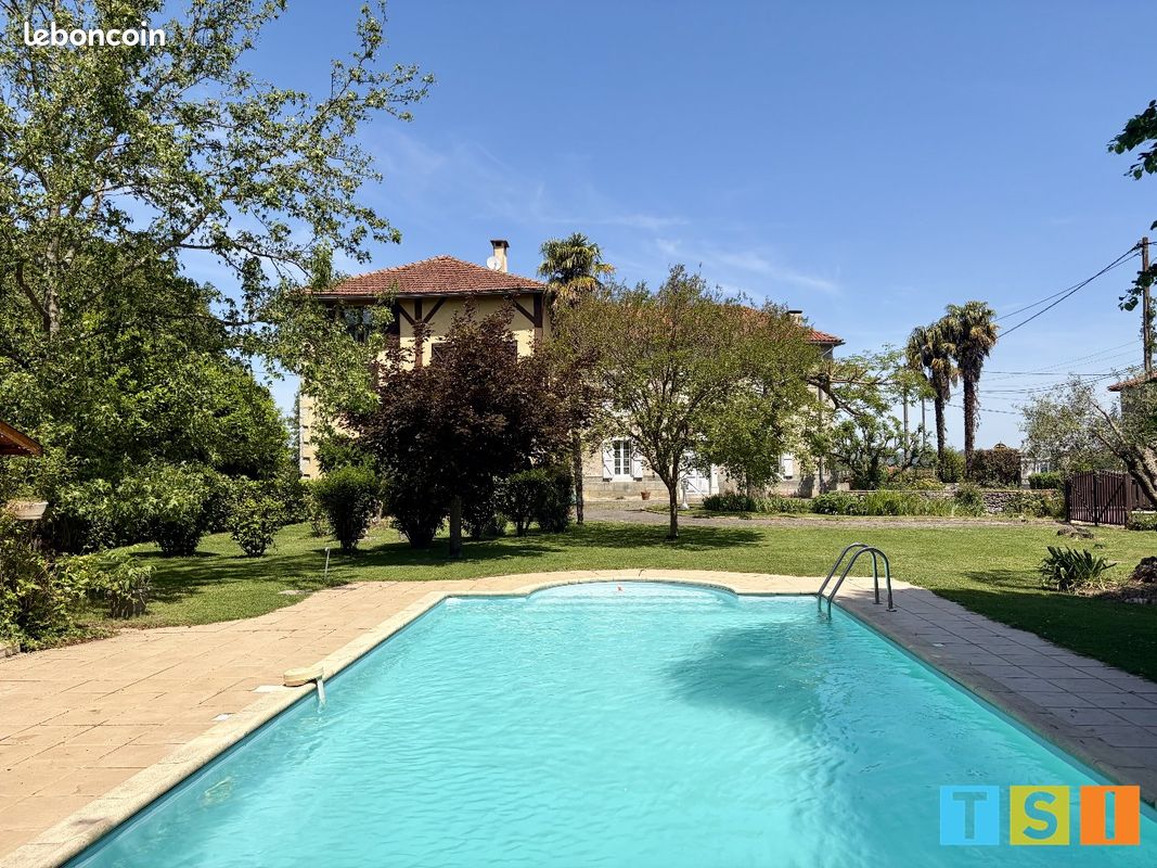 Maison 11 pièces 366 m² · à Labarthe-Rivière · 366 m² · 339 000 €