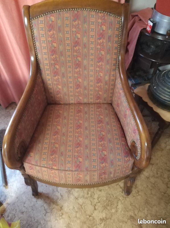 Petit fauteuil de style (image 1)