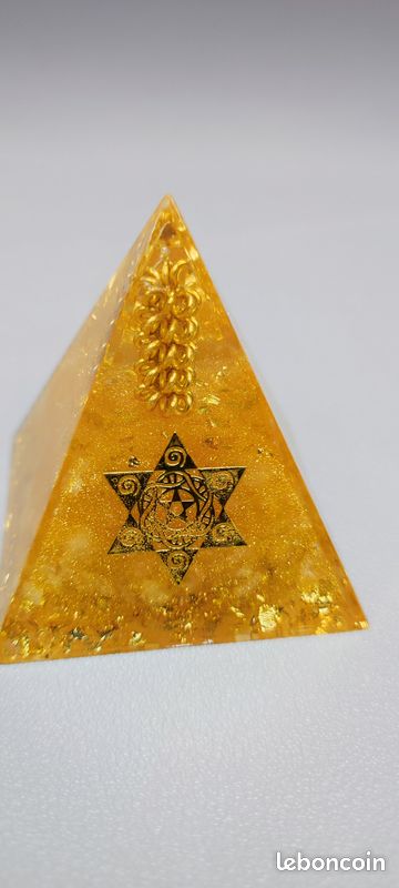 Pyramide décorative (image 2)