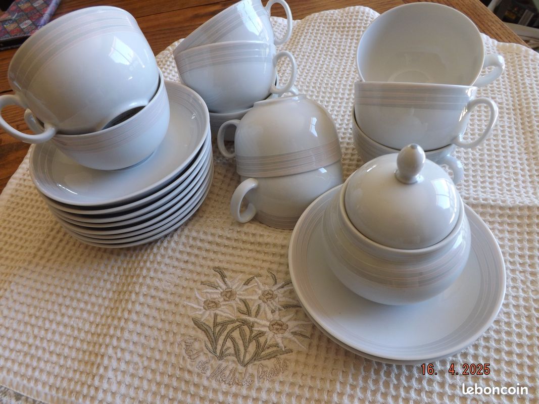 Service à café en porcelaine (image 1)
