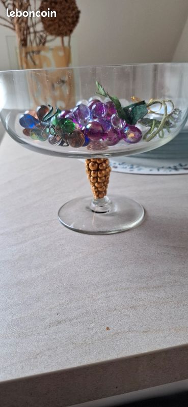 Coupe a fruits pied raisin doreURGENT vide maison 5 mai (image 1)