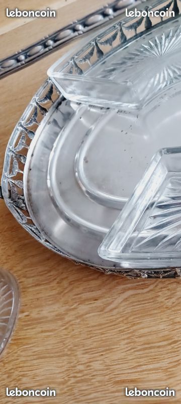 Plat De Service Ovale En Verre Et Métal Argenté Cavalier - Occasion Très Bon état