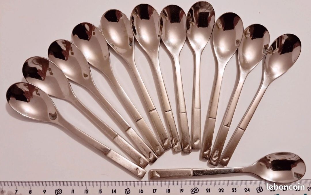 12 Cuillères à Moka Christofle – Modèle Cluny – Métal Argenté – 10 Cm – Très Bon état