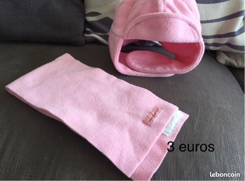 Bonnet et écharpe roses (image 1)