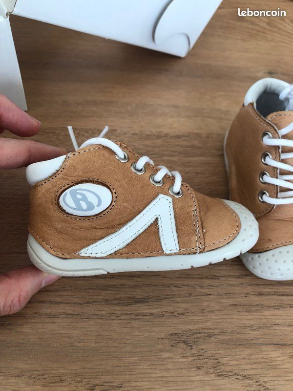 Chaussures bebe 18 Vêtements bébé