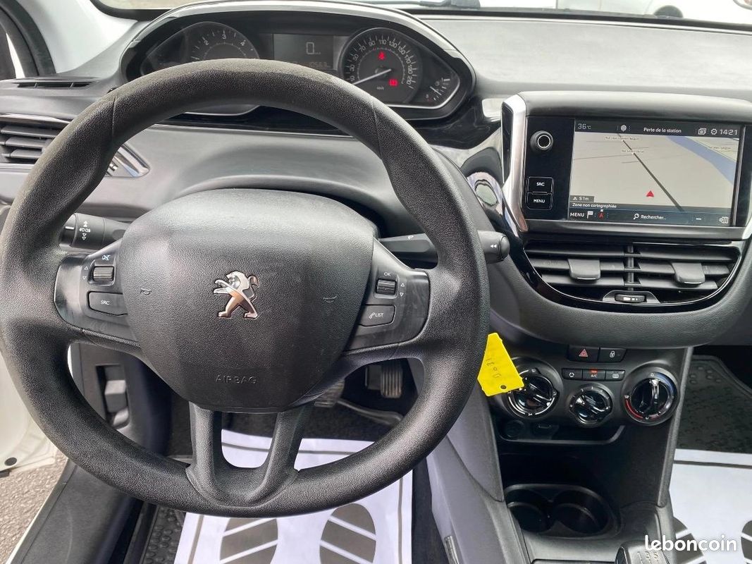 Peugeot 208 GENERATION-I SOCIETE 1.6 BLUEHDI 100 PACK CLIM START-STOP (image 15)