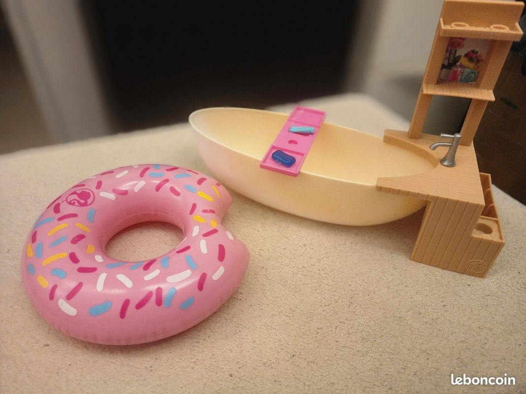 Accessoires Barbie - Baignoire salle de bain et bouée Donut (image 3)